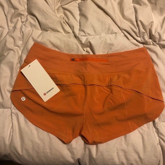 Lululemon NWT speed up shorts 2.5” - Picture 2 of 2